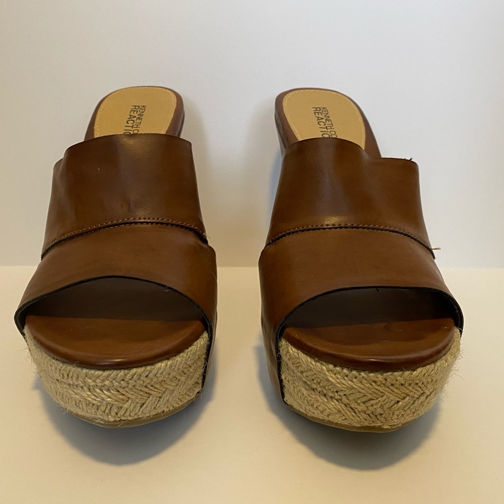 Kenneth Cole Reaction 8.5 Med sandal wedges